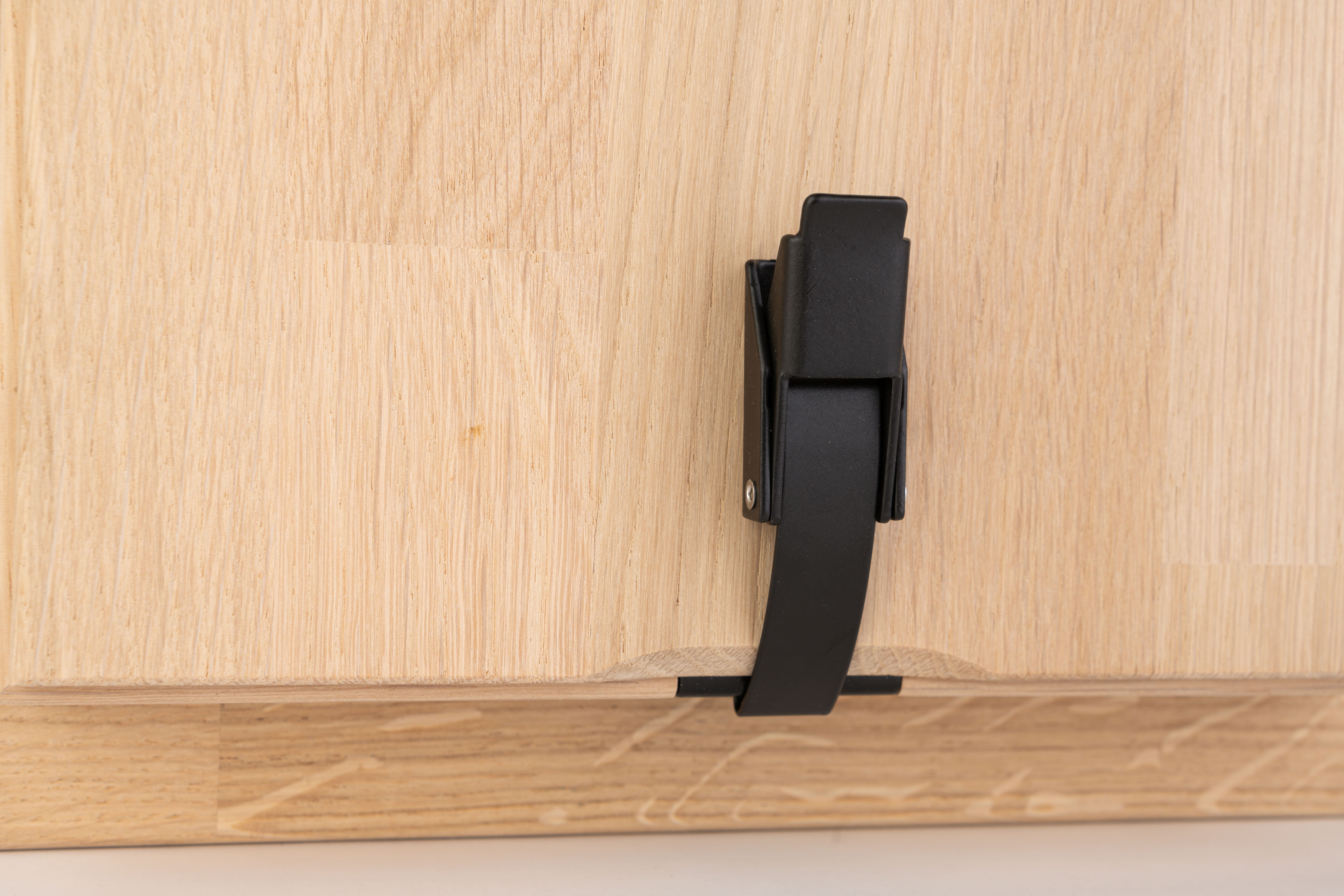 Kattenluik van hout of hondenluik stevig afsluitbaar van hout voor in houten deuren of kunststof deuren Tomsgates